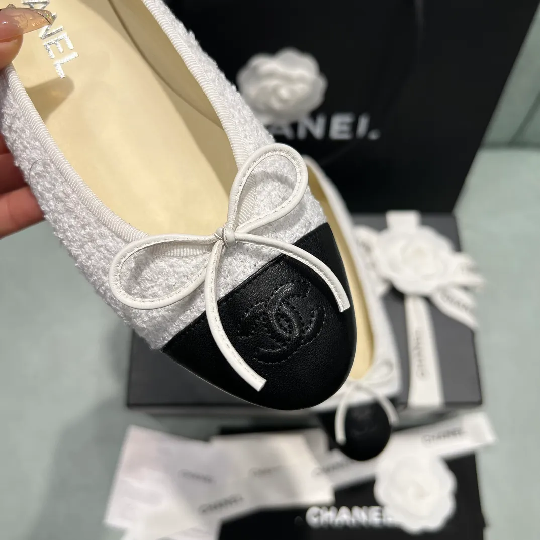 👟👟Ex-factory price 440👟👟 Women's shoes, women's clothing, women's shoes, women's clothing, Chanel shoes that are always being upgraded ~ 2021ss top version HK overseas purchasing original cut from 1:1 Chanel Chanel classic bow round toe ballet shoes There are not many good quality, so you can really go in and out of the counter without pressure Regardless of the last shape, leather selection, or manufacturing process, they are all genuine craftsmanship and very sophisticated. ◾️Fabric: Mixed sheepskin imported from Italy ◾️Lining: Imported sheepskin (sweat-absorbent and soft) ◾️Sole: Italian special A-grade genuine leather sole (not ordinary thin sole in the market) ◾️Size: 35-39 [34 40 41 42 43 customization is not returnable]
